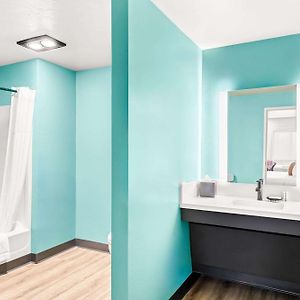 Quadruple Room Two Queen Beds Tub Disability Access or Non Smoking or Pet Friendly